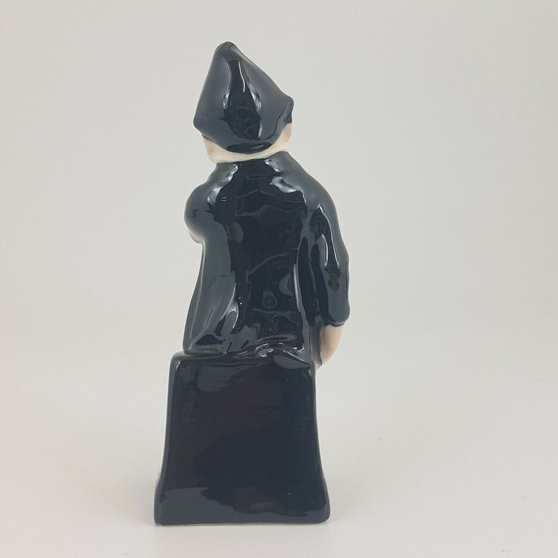 Royal Doulton Dickens Figurine M43 - Peaksniff - 5785 RD