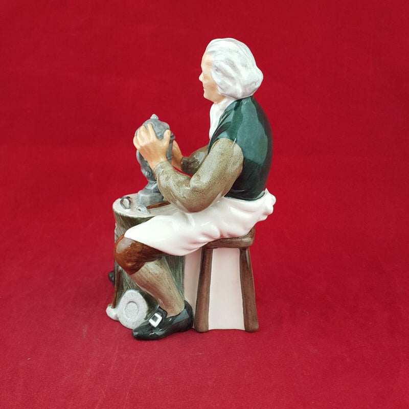 Royal Doulton Figurine HN2146 - The Tinsmith -  RD 6865