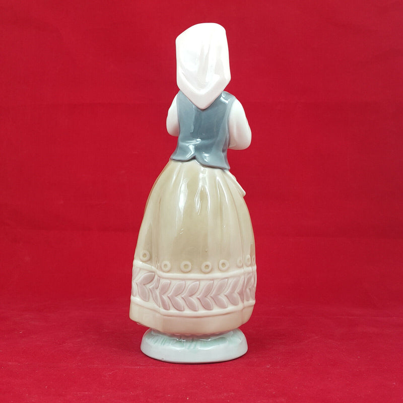 Lladro Figurine Blushful Girl Model Number 5026