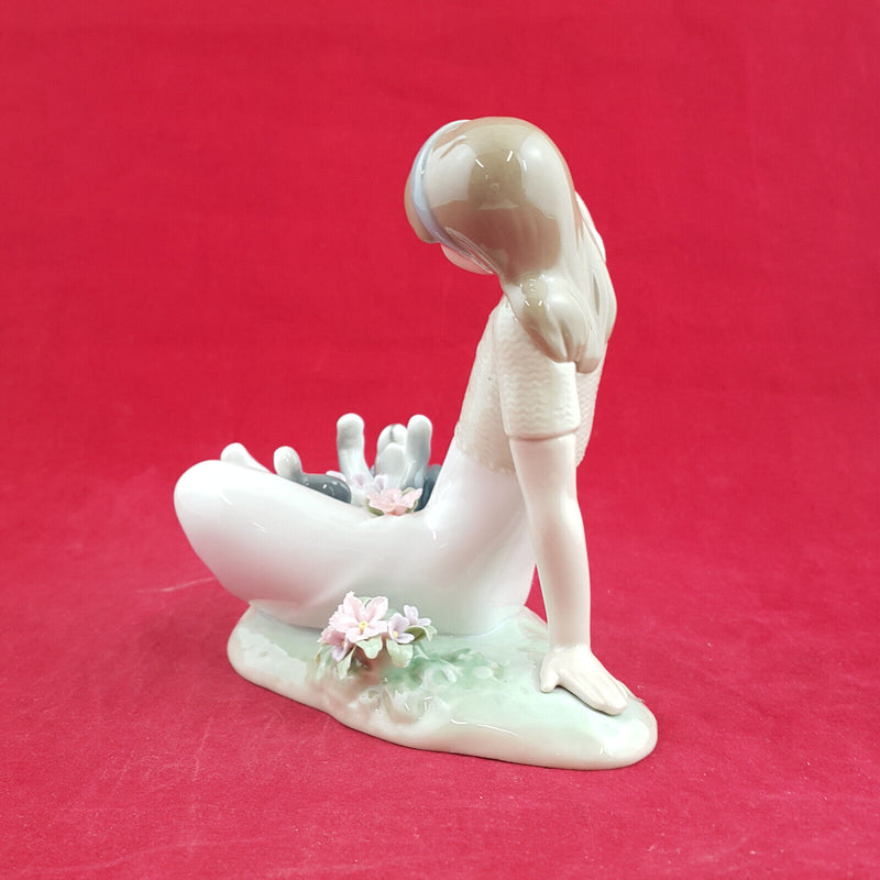 Lladro - Playtime With Petals 7711 (Boxed) - L/N 2104