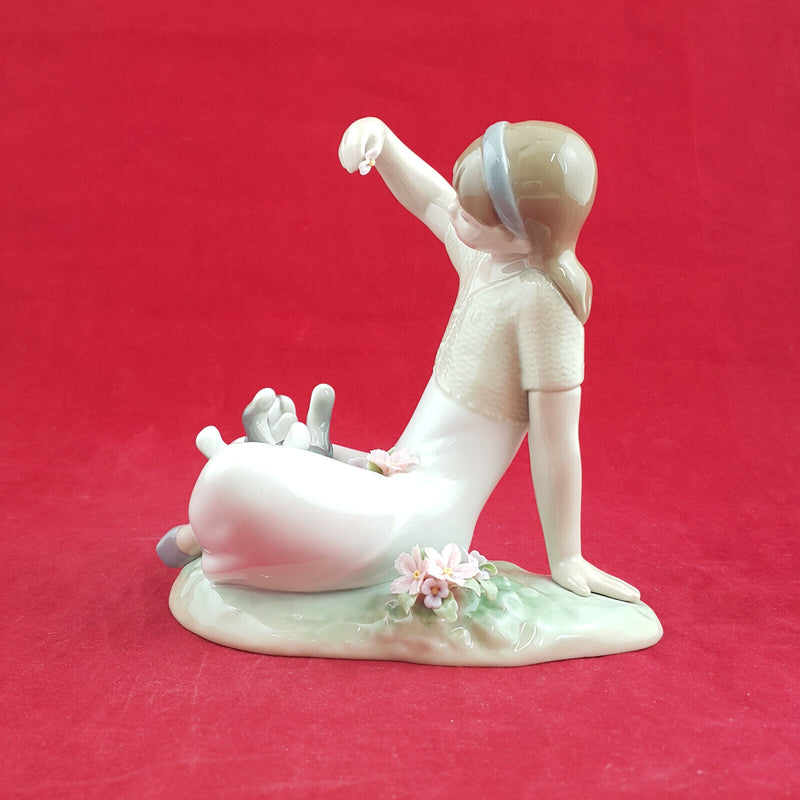 Lladro - Playtime With Petals 7711 (Boxed) - L/N 2104