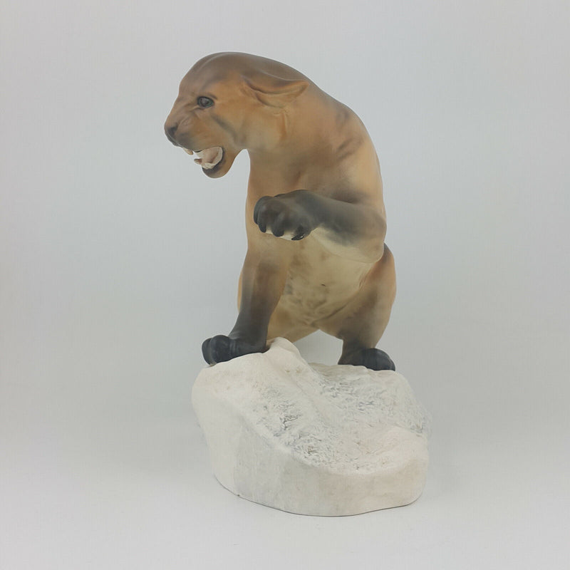 Beswick - Puma on Rock 1702 - 574 BSK