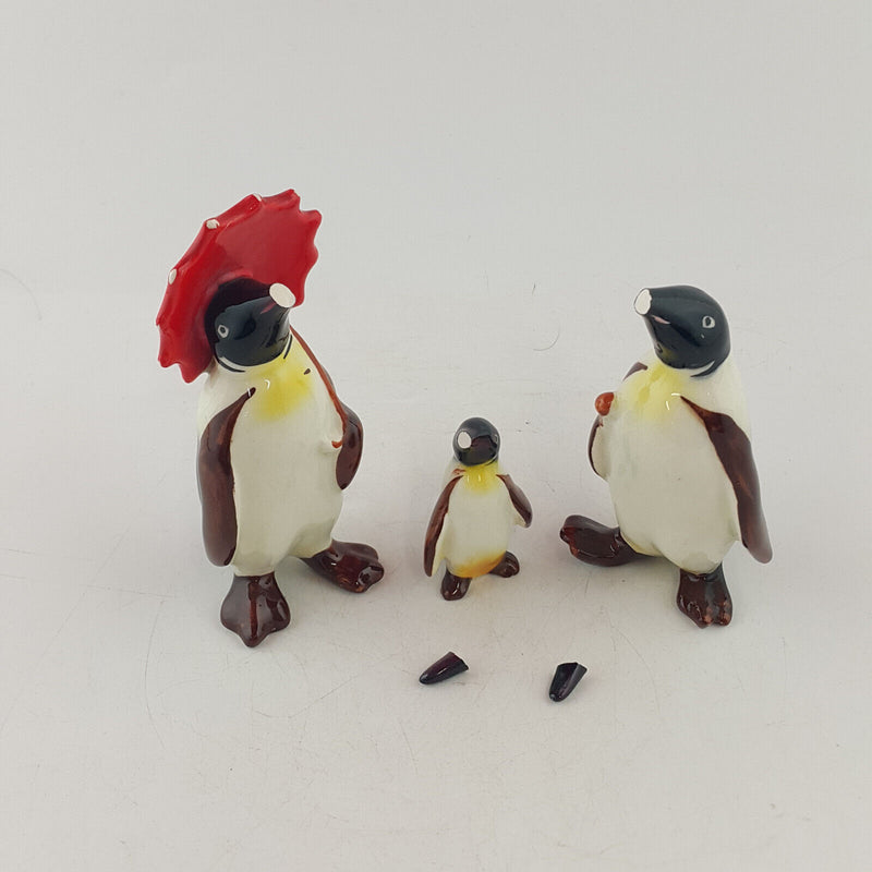 Beswick - Penguin Family (damaged)