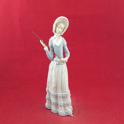 Lladro Porcelain Figurine Aranjuez Lady with Parasol - 8160 L/N