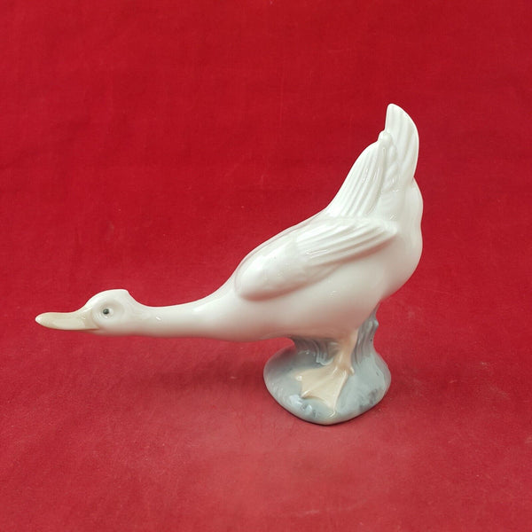 Lladro Nao Figurine Duck Looking Back / Turned Duck - 8542 L/N