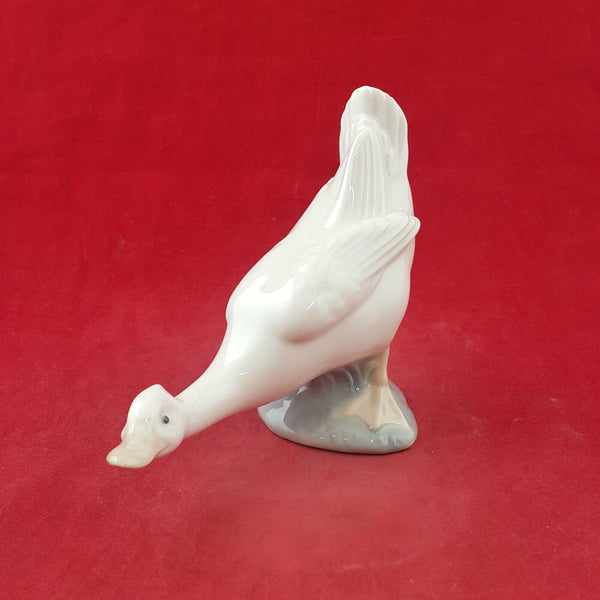 Lladro Nao Figurine Duck Looking Back / Turned Duck - 8542 L/N