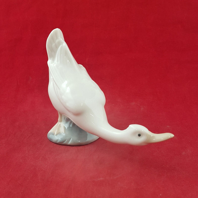 Lladro Nao Figurine Duck Looking Back / Turned Duck - 8542 L/N