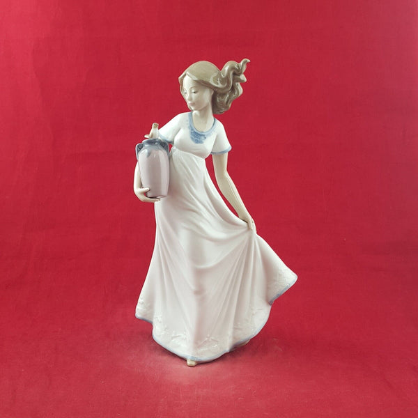 Lladro Nao Figurine 1409 A Joyful New Friend - 8521 L/N