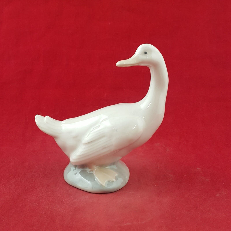 Lladro Nao Figurine Duck Looking Back / Turned Duck - 85421 L/N