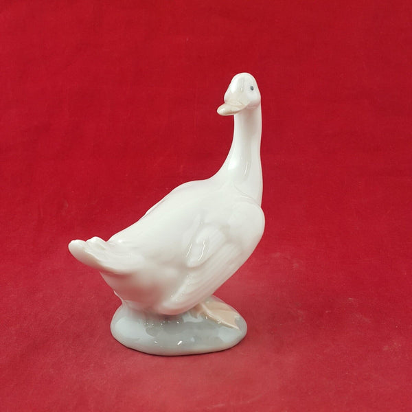 Lladro Nao Figurine Duck Looking Back / Turned Duck - 85421 L/N