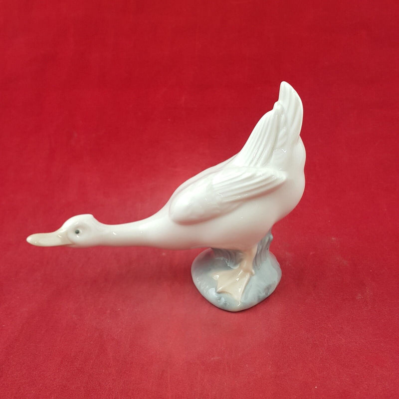 Lladro Nao Figurine Duck Looking Back / Turned Duck - 8542 L/N