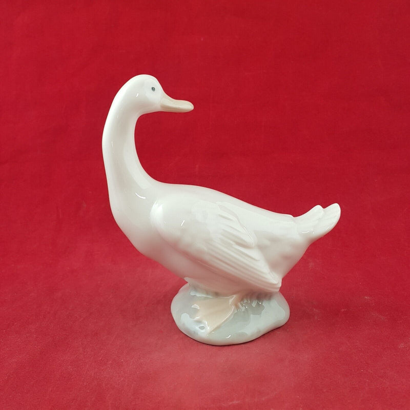 Lladro Nao Figurine Duck Looking Back / Turned Duck - 85421 L/N