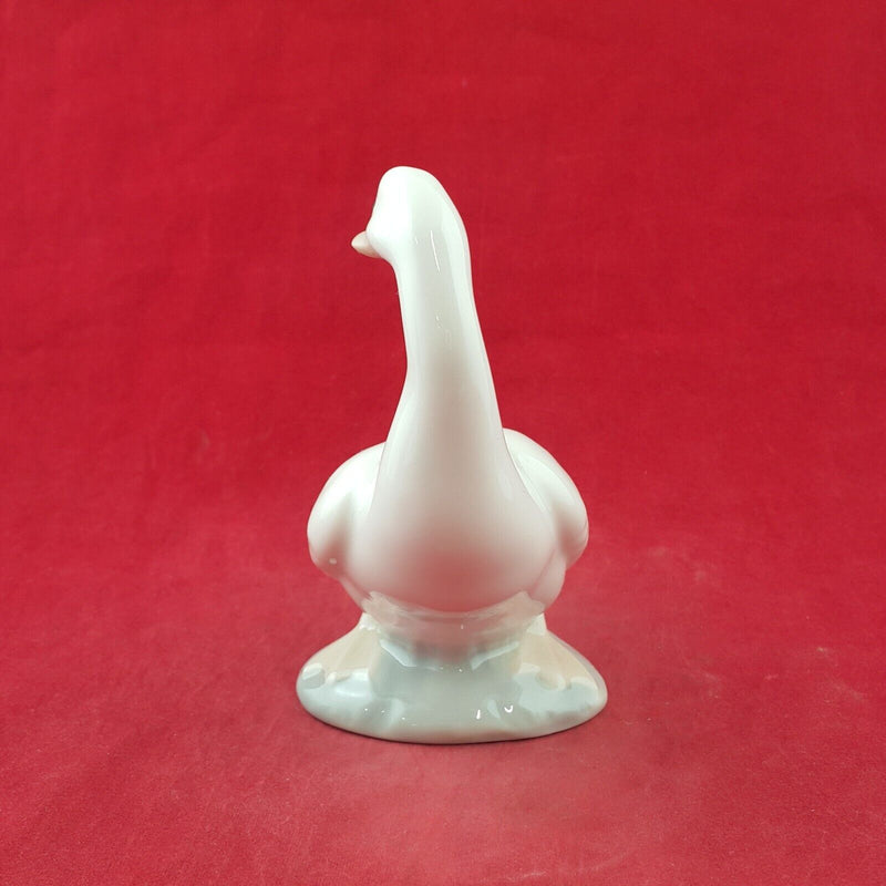 Lladro Nao Figurine Duck Looking Back / Turned Duck - 85421 L/N