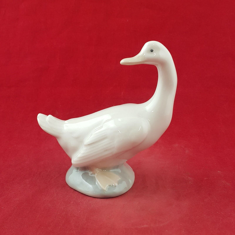 Lladro Nao Figurine Duck Looking Back / Turned Duck - 85421 L/N