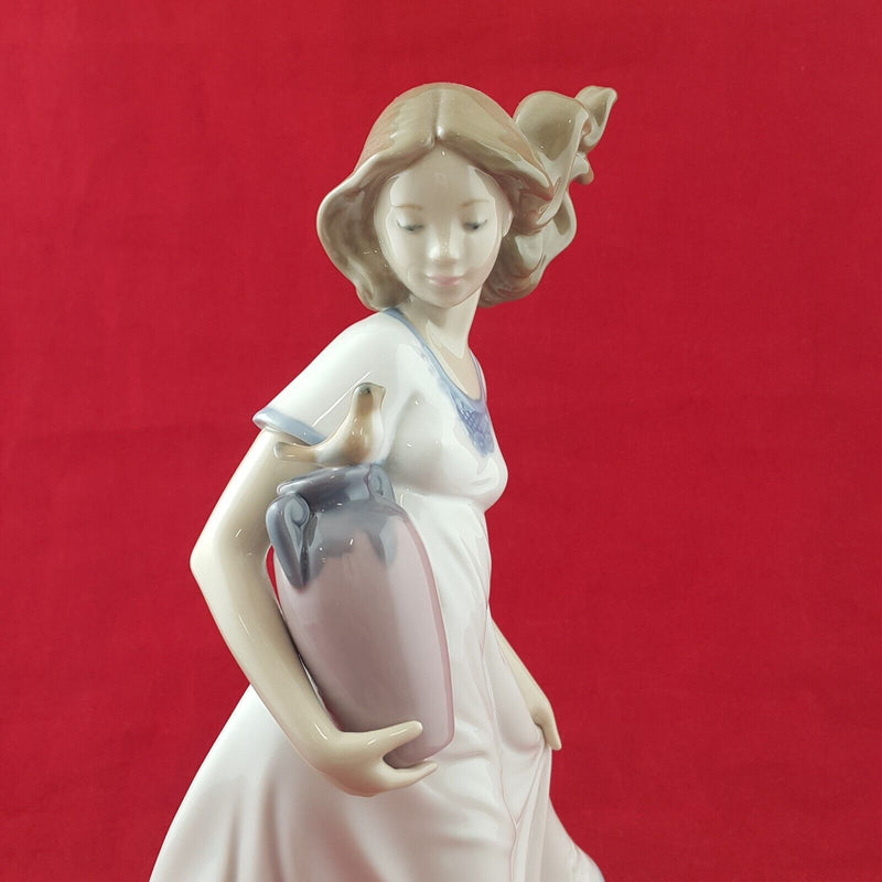 Lladro Nao Figurine 1409 A Joyful New Friend - 8521 L/N