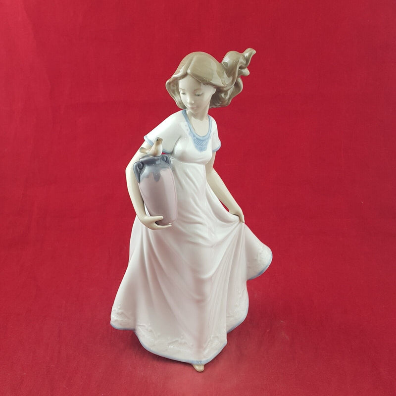 Lladro Nao Figurine 1409 A Joyful New Friend - 8521 L/N