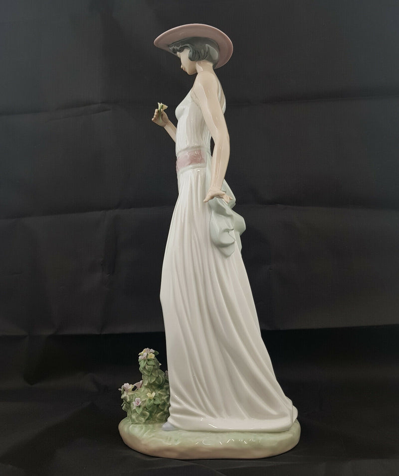 Lladro Figurine Lady with Child and Flowers In Bloom Model 6648 - Flower Broken