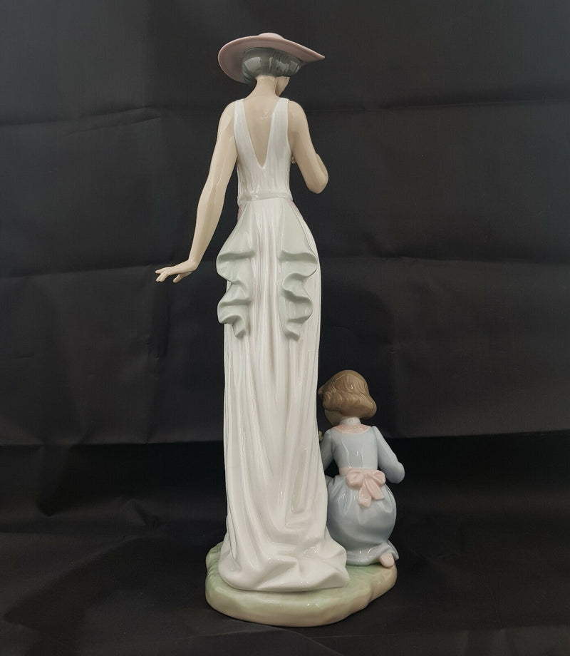 Lladro Figurine Lady with Child and Flowers In Bloom Model 6648 - Flower Broken