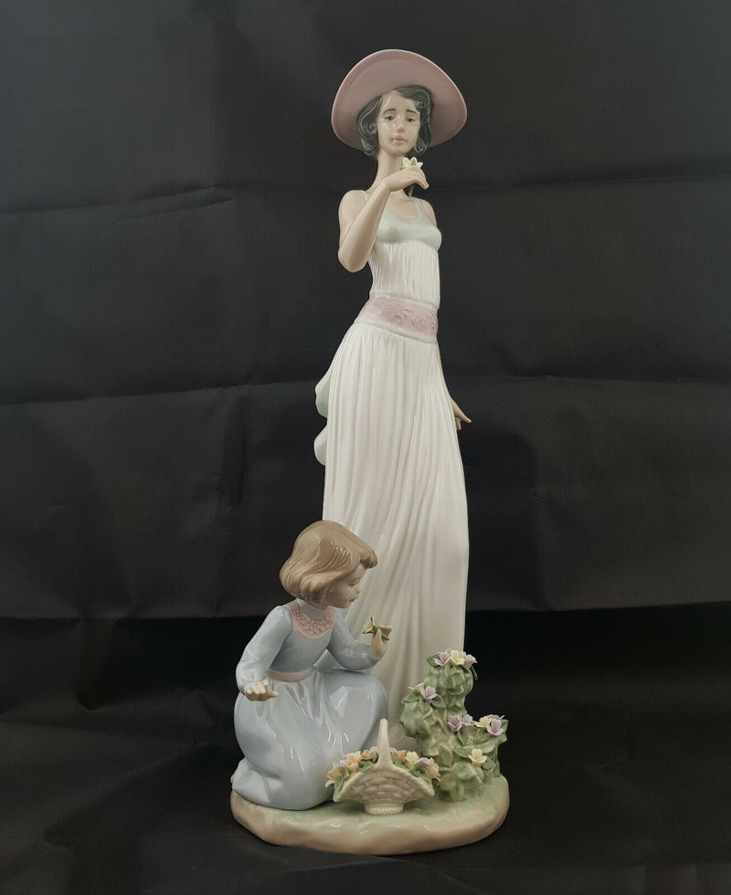 Lladro Figurine Lady with Child and Flowers In Bloom Model 6648 - Flower Broken