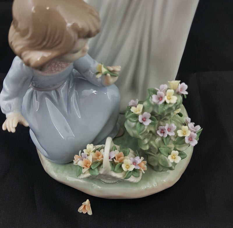 Lladro Figurine Lady with Child and Flowers In Bloom Model 6648 - Flower Broken