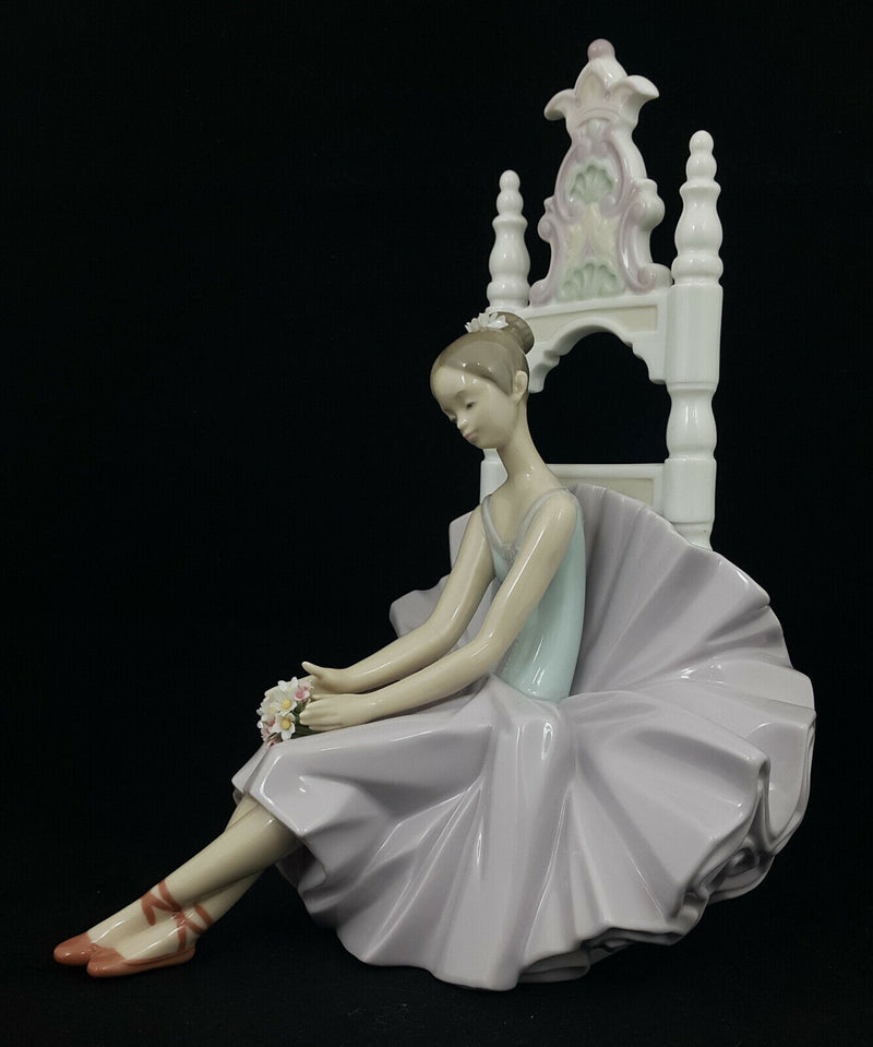 Lladro Figurine Girl Posing For a Portrait Ballerina Dancer Model 6486