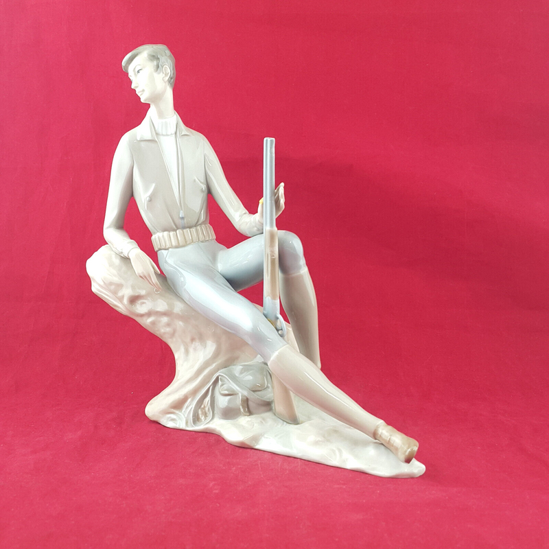 Lladro Nao - Man / Huntsman With A Rifle Resting On A Tree Branch - L/N 2327