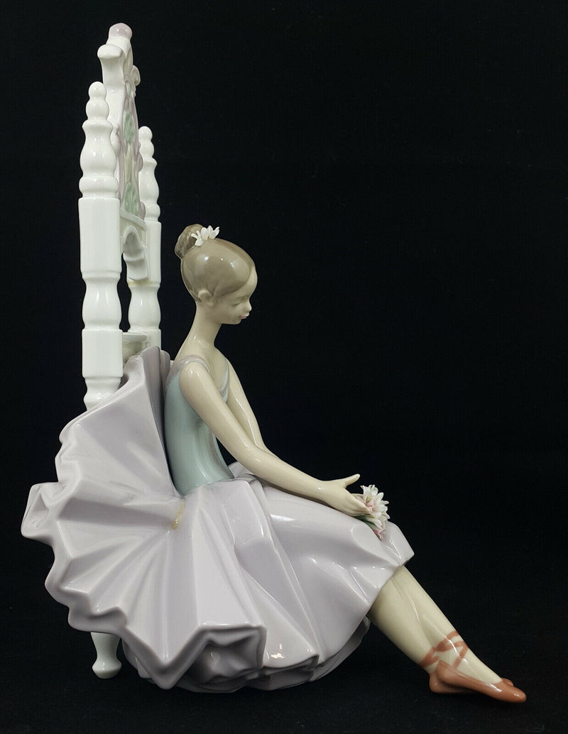 Lladro Figurine Girl Posing For a Portrait Ballerina Dancer Model 6486