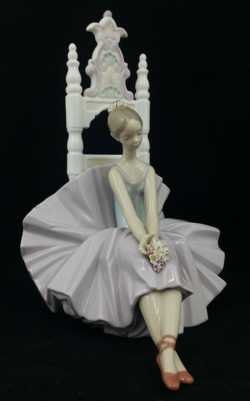 Lladro Figurine Girl Posing For a Portrait Ballerina Dancer Model 6486