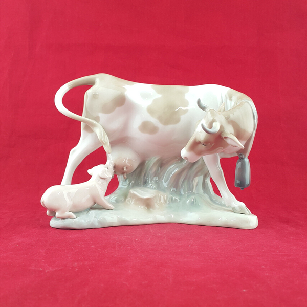 Lladro - Cow With Pig 4640 - L/N 1989