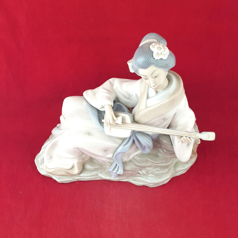 Nao By Lladro - Oriental Melody / Geisha Girl Playing Guitar 227 - L/N 1994