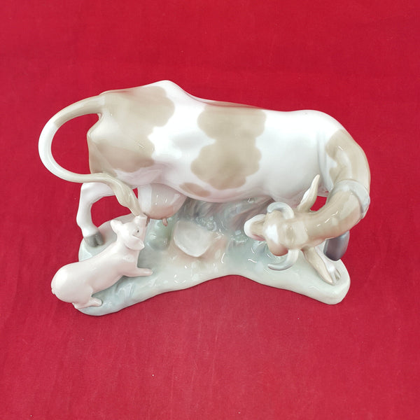 Lladro - Cow With Pig 4640 - L/N 1989