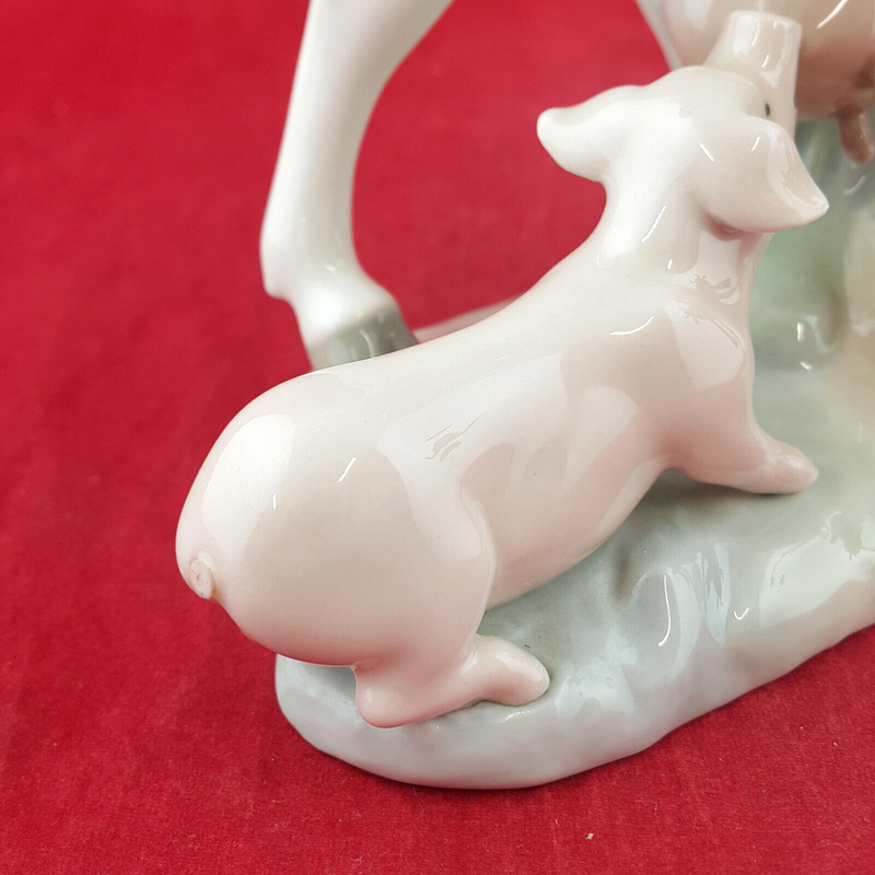 Lladro - Cow With Pig 4640 - L/N 1989