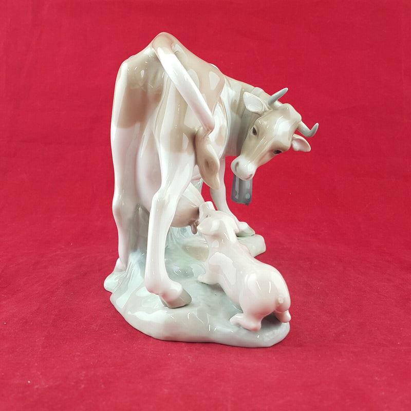 Lladro - Cow With Pig 4640 - L/N 1989