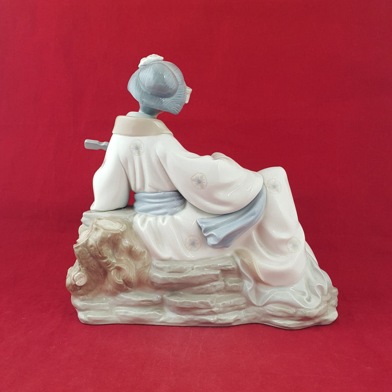 Nao By Lladro - Oriental Melody / Geisha Girl Playing Guitar 227 - L/N 1994