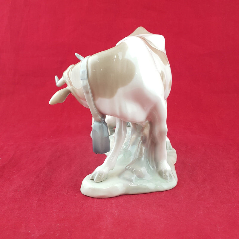 Lladro - Cow With Pig 4640 - L/N 1989