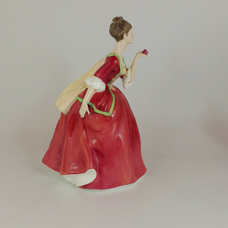 Royal Doulton Figurine Flowers of Love HN3970 – RD 5536