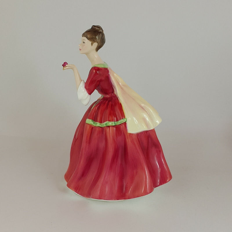 Royal Doulton Figurine Flowers of Love HN3970 – RD 5536