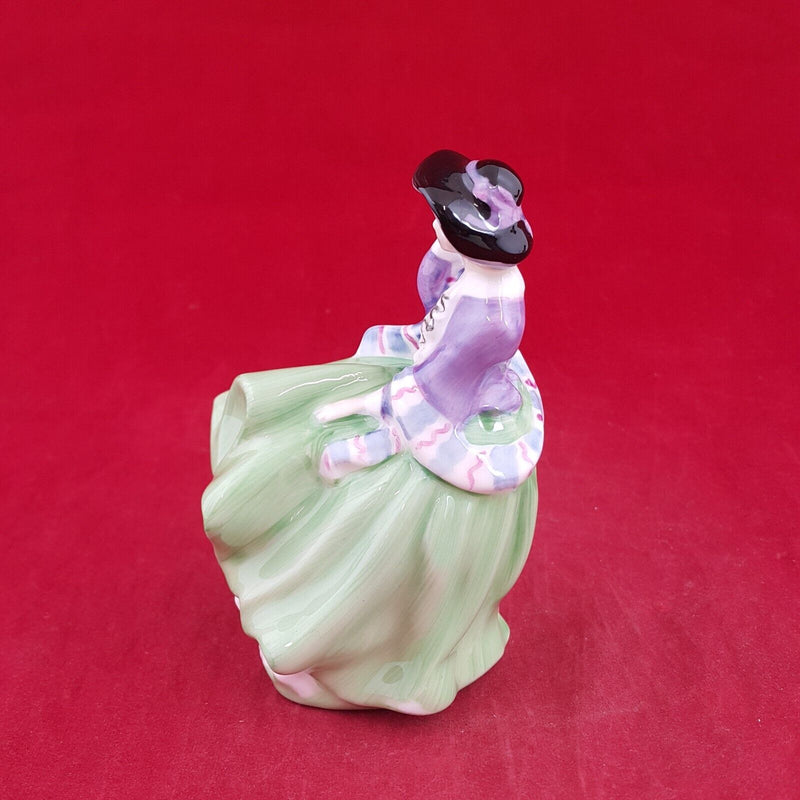 Royal Doulton Figurine HN2126 - Top ‘O The Hill - 7365 RD