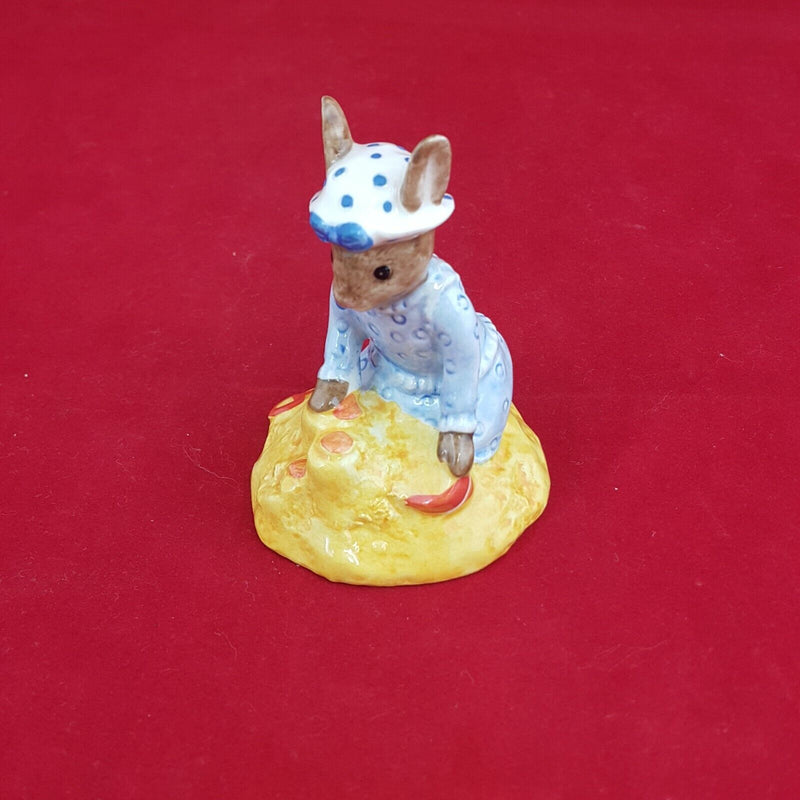 Royal Doulton Bunnykins DB177 Seaside  With CoA - RD 5133