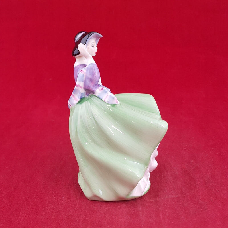 Royal Doulton Figurine HN2126 - Top ‘O The Hill - 7365 RD