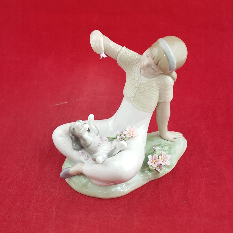 Lladro - Playtime With Petals 7711 (Boxed) - 7314 L/N