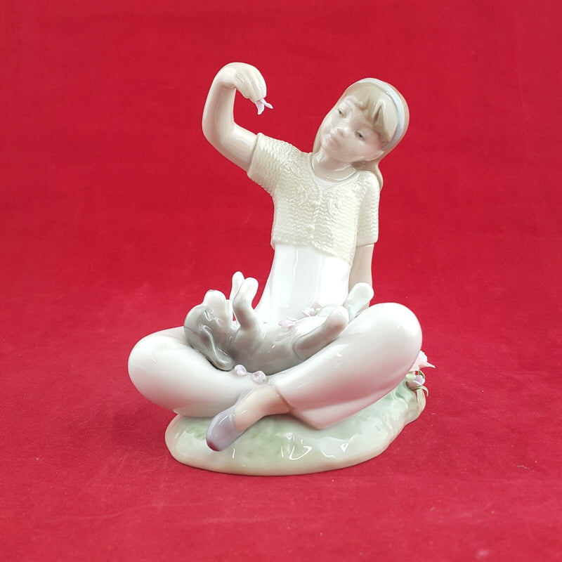 Lladro - Playtime With Petals 7711 (Boxed) - 7314 L/N