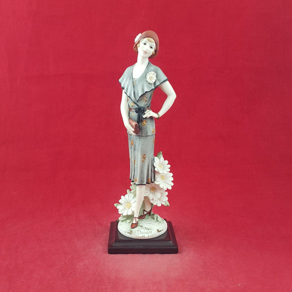 Giuseppe Armani Figurine Daisy Girl Statue Capodimonte Florence - 8714 O/A