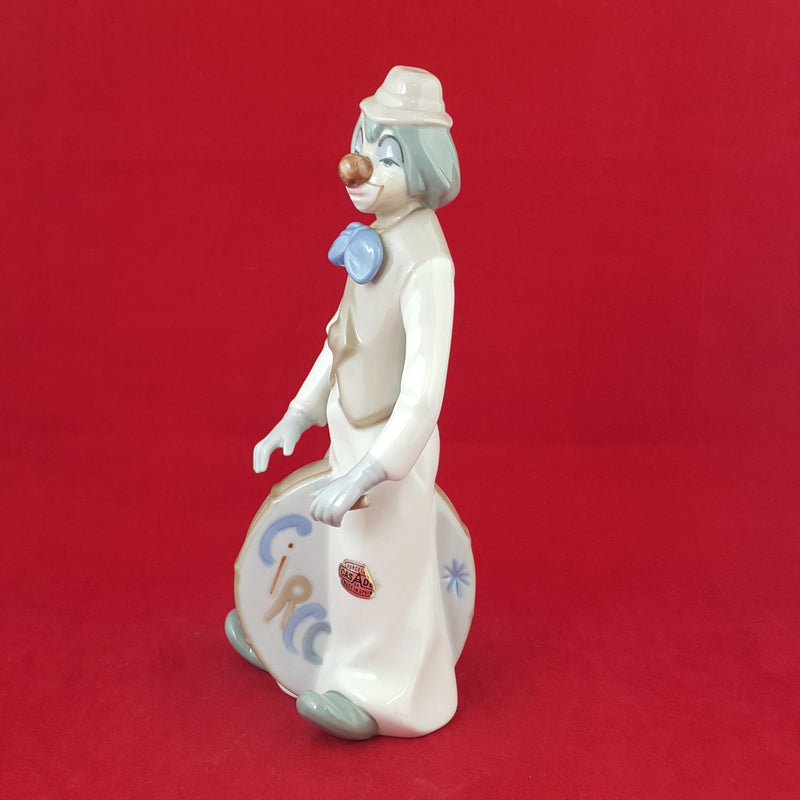 Casades Clown Playing Drum (Damaged) - 5685 O/P