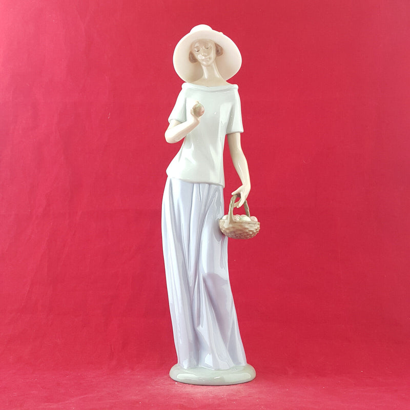 Nao By Lladro - First Harvest / Woman With Apples In Basket 1301 - L/N 2475