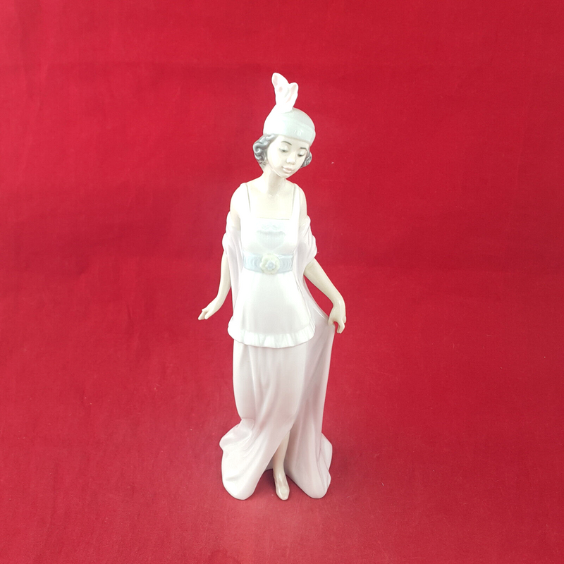 Lladro Figurine - Talk Of The Town 5788 - L/N 2454