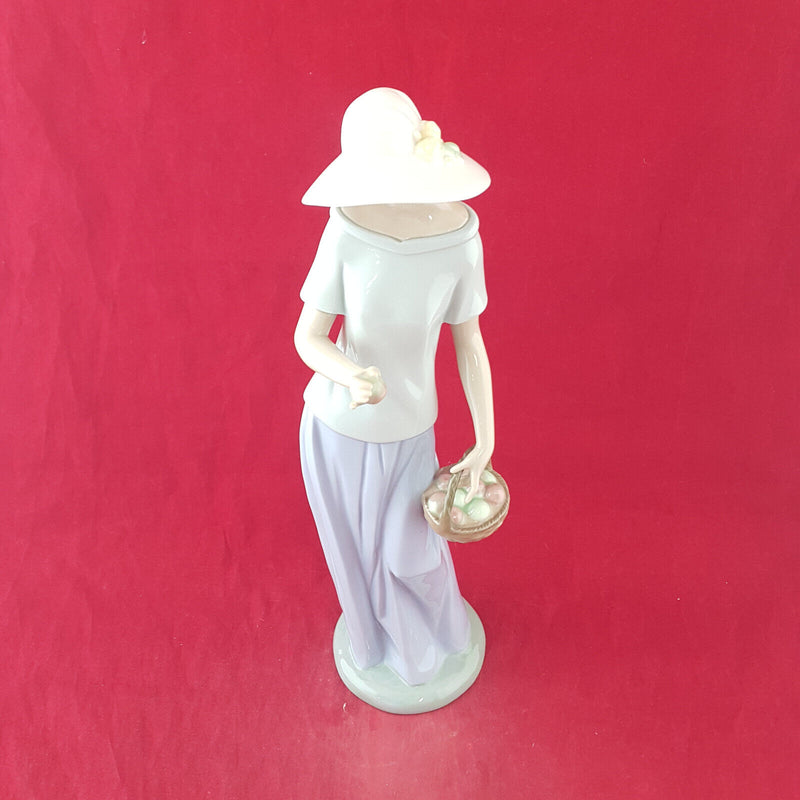 Nao By Lladro - First Harvest / Woman With Apples In Basket 1301 - L/N 2475