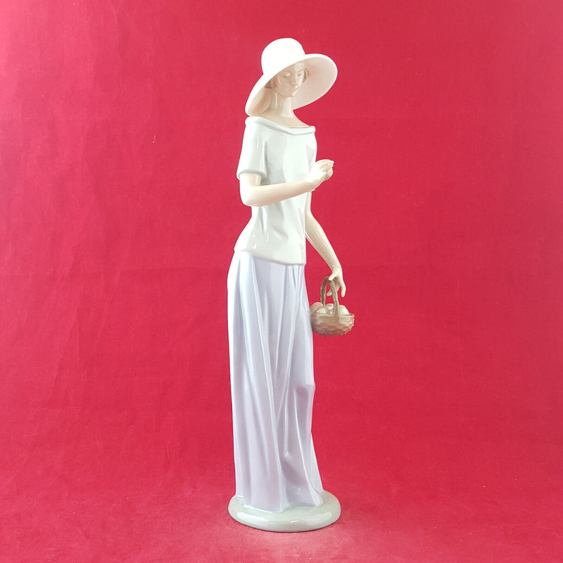 Nao By Lladro - First Harvest / Woman With Apples In Basket 1301 - L/N 2475