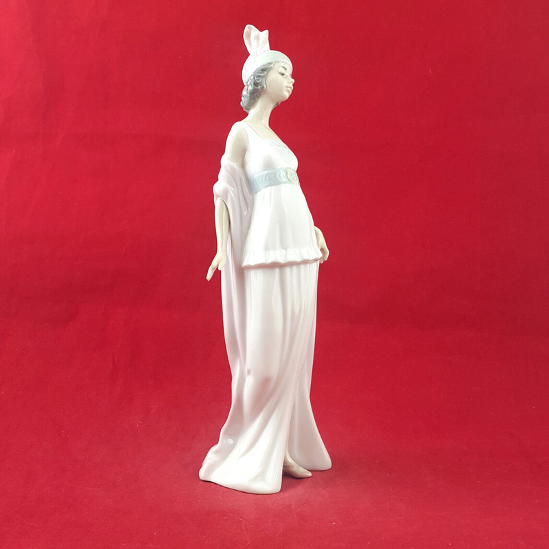 Lladro Figurine - Talk Of The Town 5788 - L/N 2454