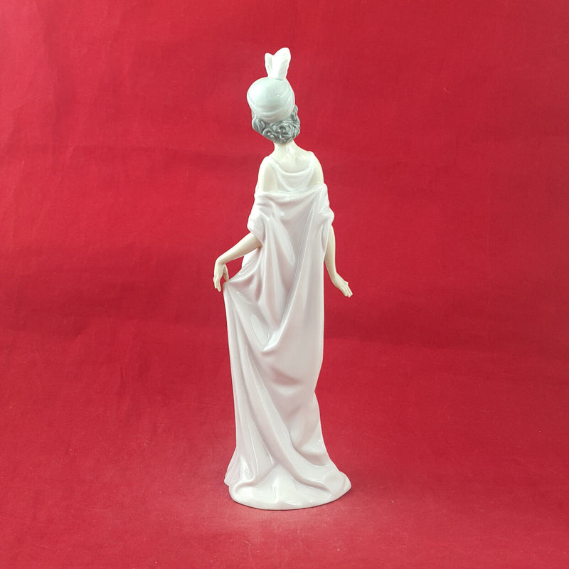 Lladro Figurine - Talk Of The Town 5788 - L/N 2454